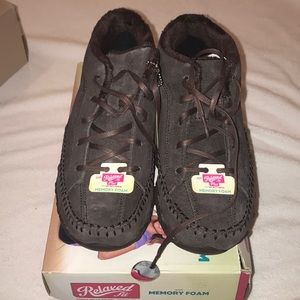 RELAXED FIT FROM SKECHERS